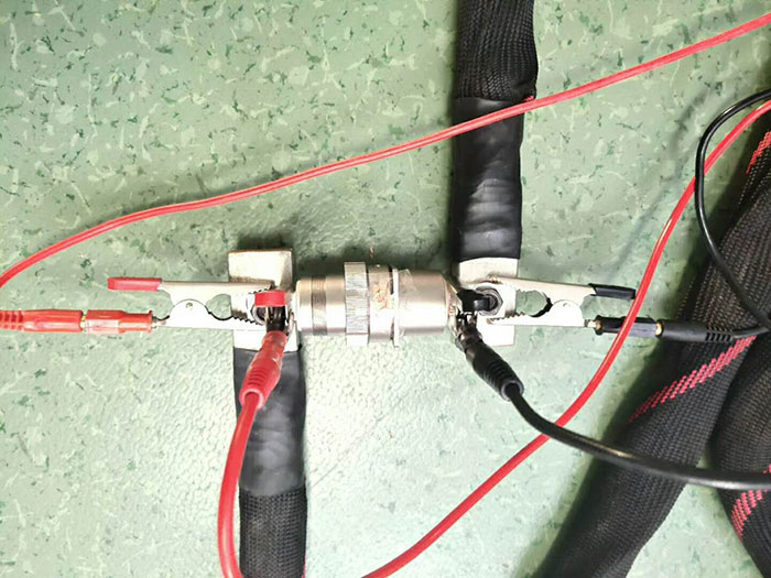 航天航空充電樁耦合插頭大電流溫升及電阻測試裝置安裝現(xiàn)場